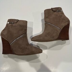 JustFab Karsey brown suede zipper booties size 8‎
